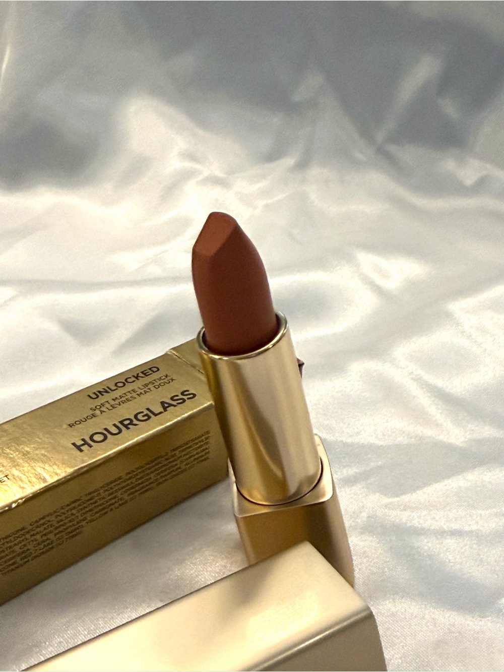 Hourglass Unlocked Soft Matte Lipstick 0.14 oz New MAGNOLIA 342